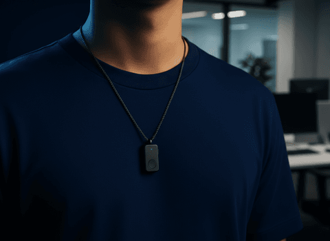 Voicie Bridge noszony na szyi jako wisiorek